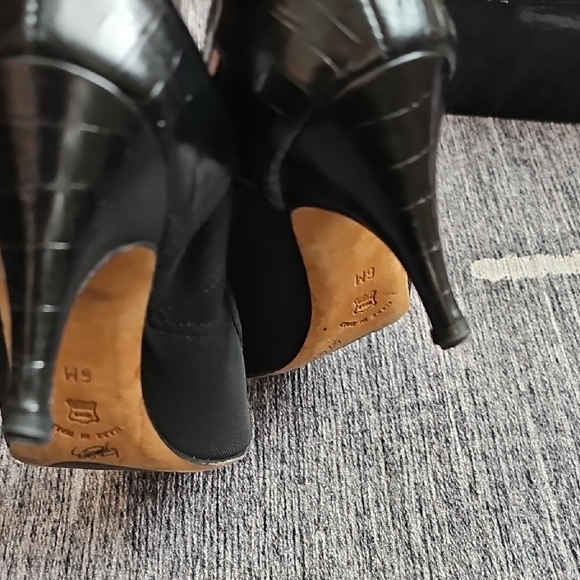 Donald J. Pliner Black Peep Toe Women's Shoes - Picture 4 of 9